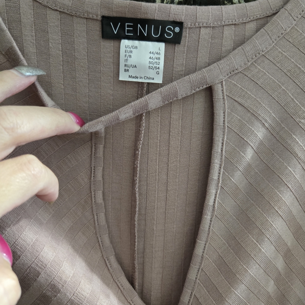 VENUS Ribbed Beige Top